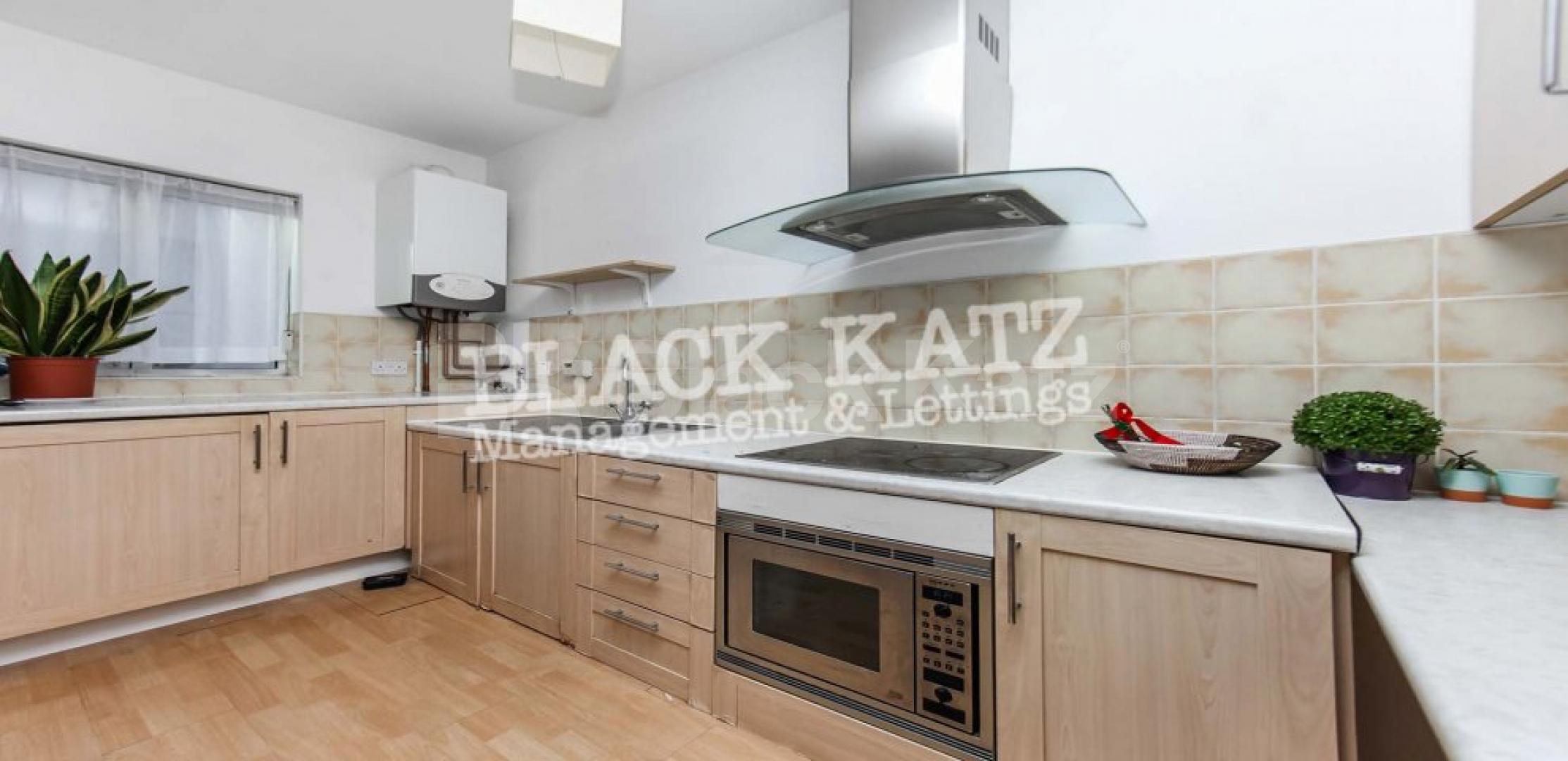 			LOCATION LOCATION LOCATION !!!, 1 Bedroom, 1 bath, 1 reception Apartment			 Middlesex Street, Petticoat Square - Liverpool Street